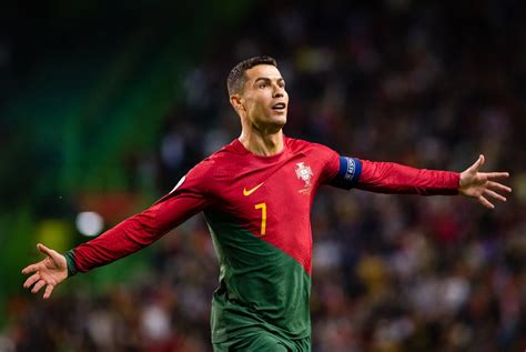 hoeveel verdient ronaldo aan nike|Ronaldo beste betaalde sporter.